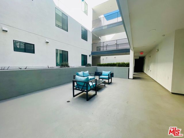 14612 Calvert Street 404, Van Nuys (los Angeles), CA 91411