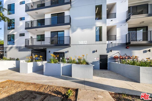 14612 Calvert Street 404, Van Nuys (los Angeles), CA 91411