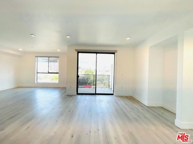14612 Calvert Street 404, Van Nuys (los Angeles), CA 91411