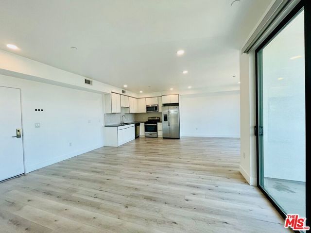 14612 Calvert Street 404, Van Nuys (los Angeles), CA 91411