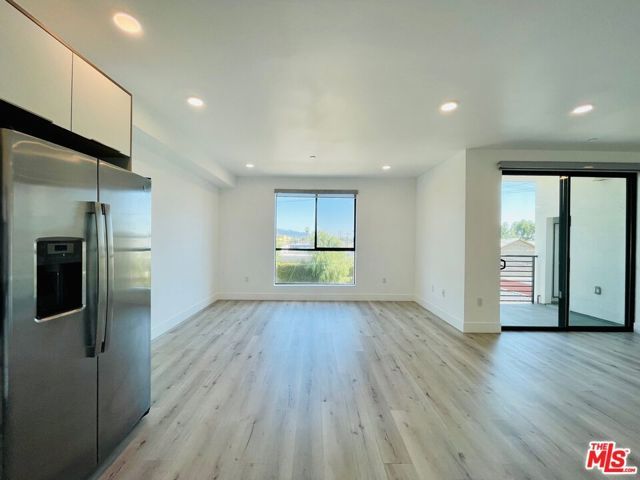 14612 Calvert Street 404, Van Nuys (los Angeles), CA 91411