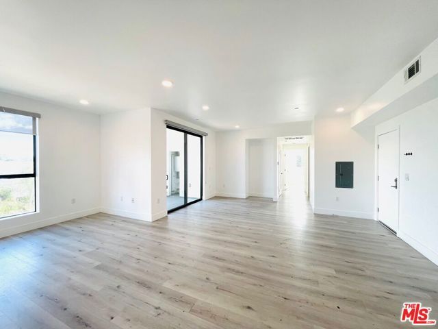 14612 Calvert Street 404, Van Nuys (los Angeles), CA 91411
