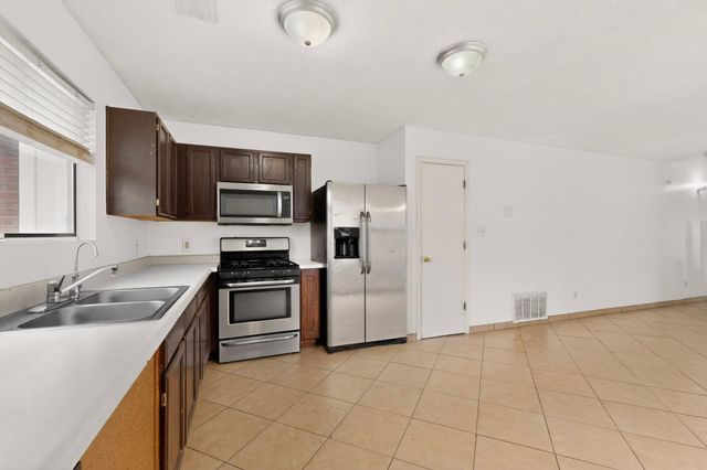 10404 Andretti Avenue SW, Albuquerque, NM 87121