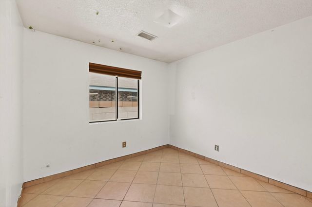 10404 Andretti Avenue SW, Albuquerque, NM 87121