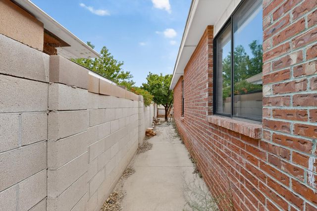 10404 Andretti Avenue SW, Albuquerque, NM 87121