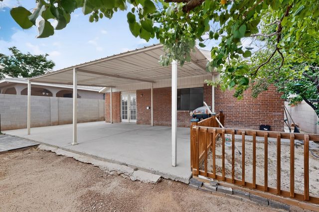 10404 Andretti Avenue SW, Albuquerque, NM 87121