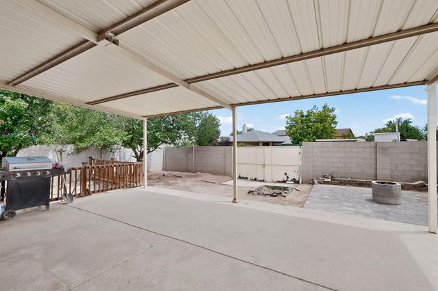 10404 Andretti Avenue SW, Albuquerque, NM 87121