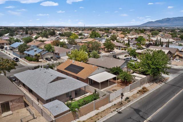 10404 Andretti Avenue SW, Albuquerque, NM 87121