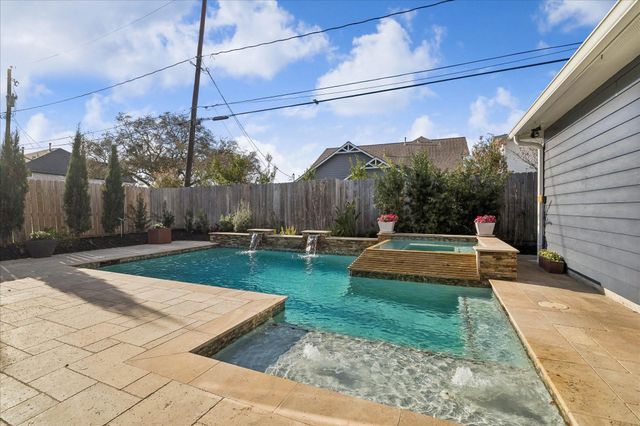 1430 Chamboard Lane, Houston, TX 77018