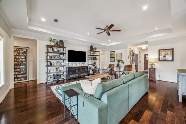 1430 Chamboard Lane, Houston, TX 77018