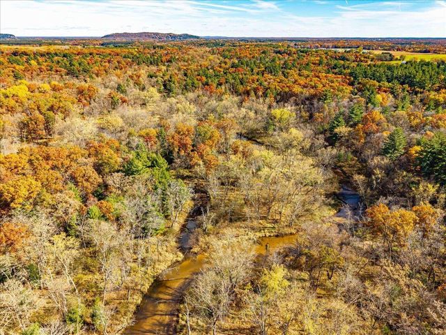 1894 W 16th Avenue, Friendship, WI 53934