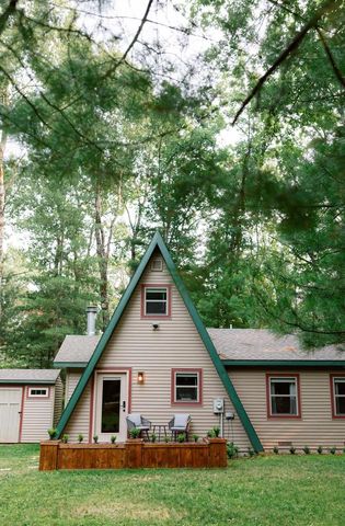 1894 W 16th Avenue, Friendship, WI 53934