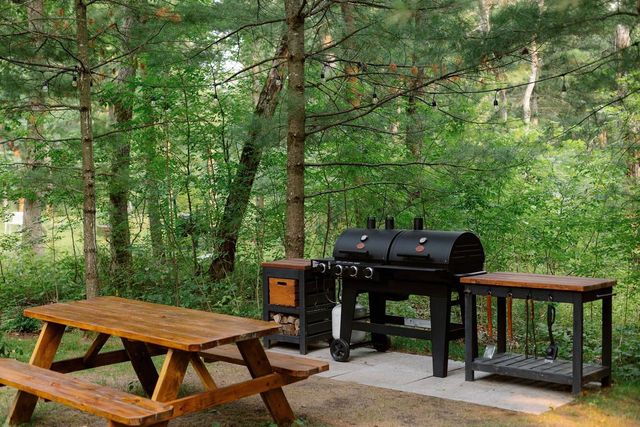 1894 W 16th Avenue, Friendship, WI 53934