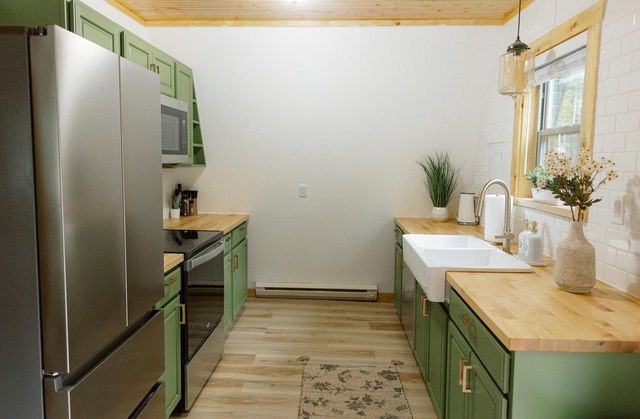 1894 W 16th Avenue, Friendship, WI 53934