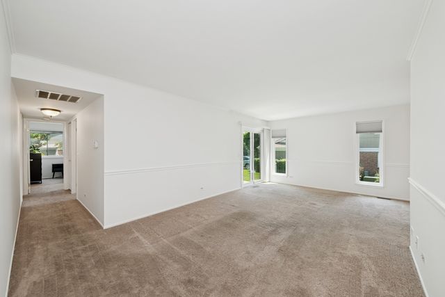 31 Waterbury Lane O1, Schaumburg, IL 60193