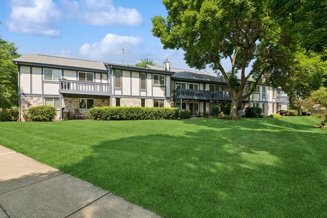 31 Waterbury Lane O1, Schaumburg, IL 60193