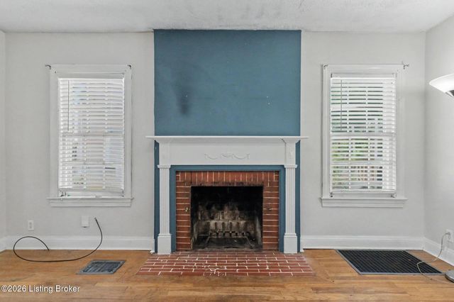 2412 Bradley Ave, Louisville, KY 40217