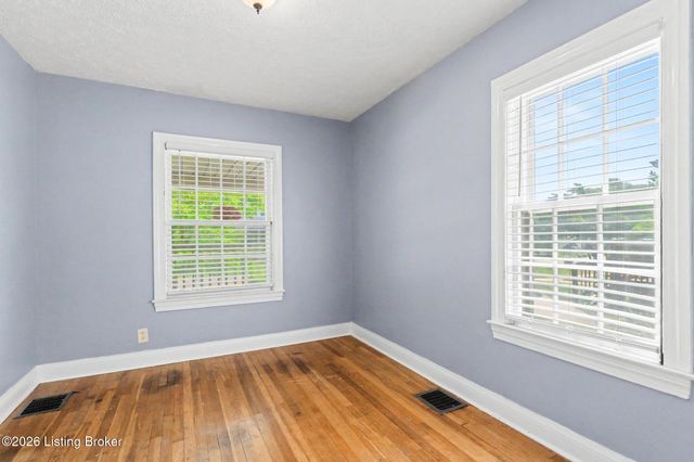 2412 Bradley Ave, Louisville, KY 40217