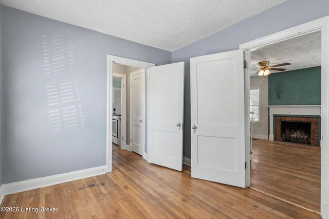 2412 Bradley Ave, Louisville, KY 40217