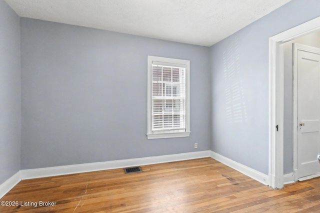 2412 Bradley Ave, Louisville, KY 40217