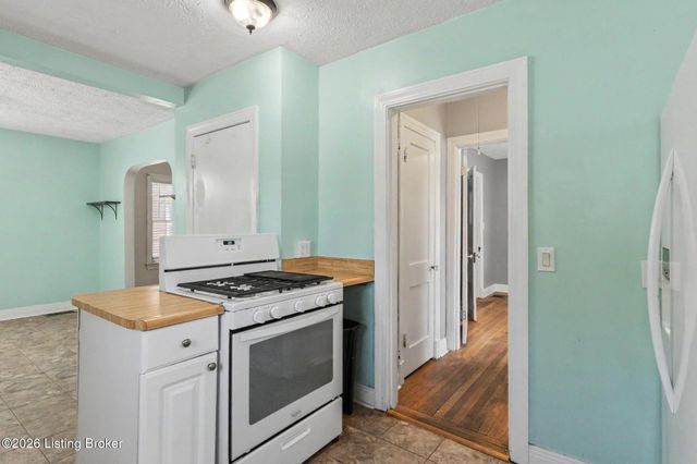 2412 Bradley Ave, Louisville, KY 40217