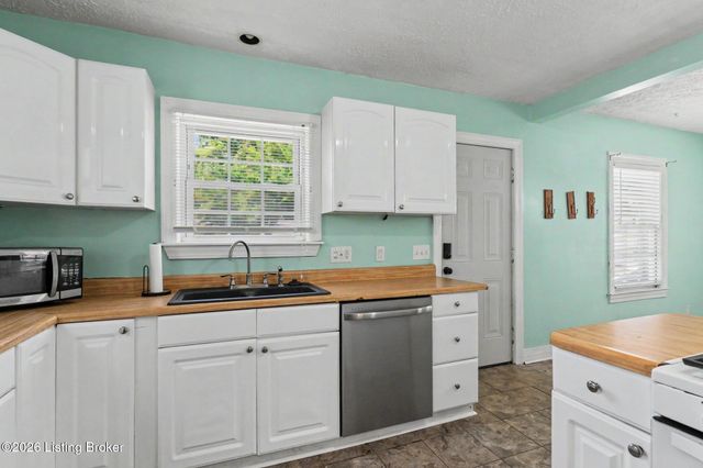2412 Bradley Ave, Louisville, KY 40217