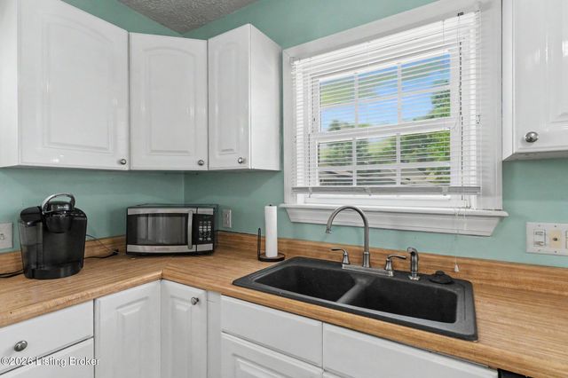 2412 Bradley Ave, Louisville, KY 40217
