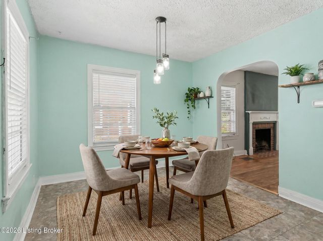 2412 Bradley Ave, Louisville, KY 40217