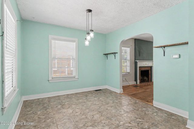 2412 Bradley Ave, Louisville, KY 40217