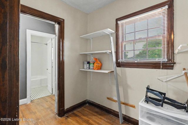 2412 Bradley Ave, Louisville, KY 40217