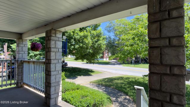 2412 Bradley Ave, Louisville, KY 40217