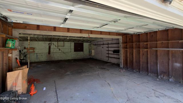 2412 Bradley Ave, Louisville, KY 40217
