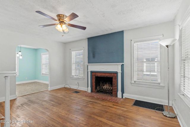2412 Bradley Ave, Louisville, KY 40217