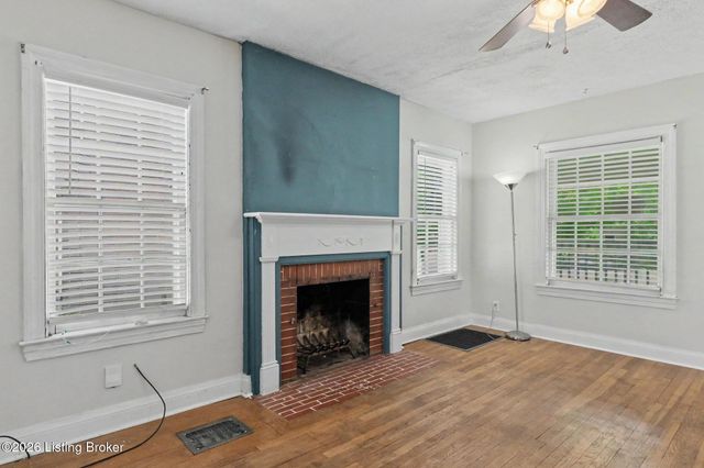 2412 Bradley Ave, Louisville, KY 40217