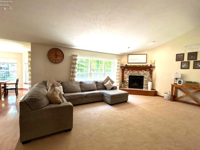 1052 Arrowhead, Vermilion, OH 44089