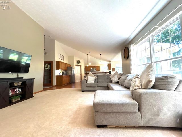 1052 Arrowhead, Vermilion, OH 44089