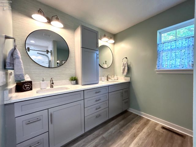 1052 Arrowhead, Vermilion, OH 44089