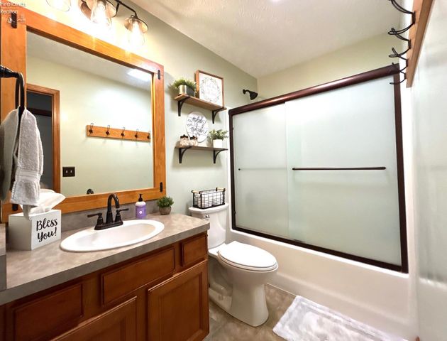 1052 Arrowhead, Vermilion, OH 44089