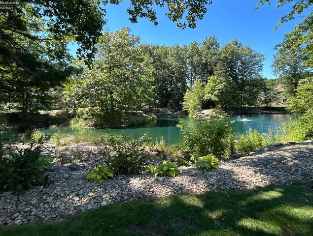 1052 Arrowhead, Vermilion, OH 44089