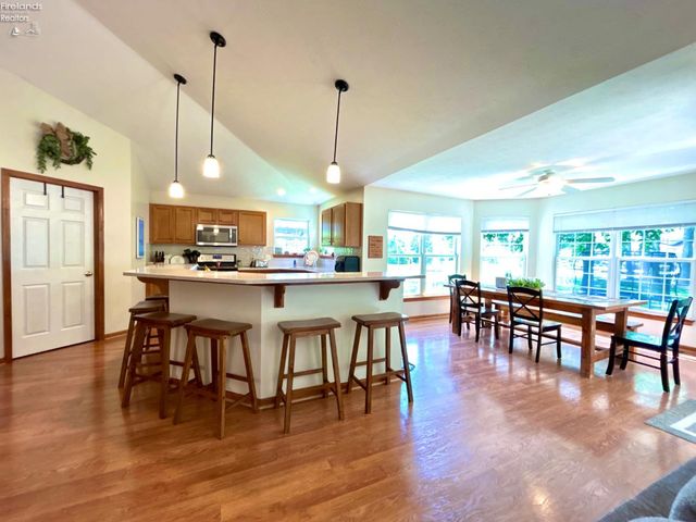 1052 Arrowhead, Vermilion, OH 44089