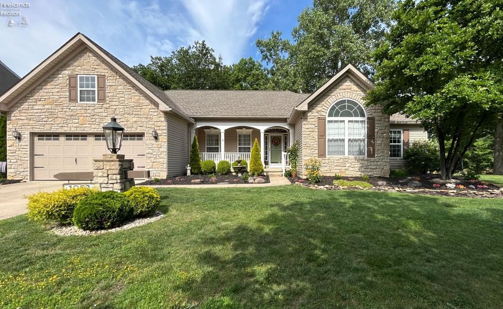 1052 Arrowhead, Vermilion, OH 44089