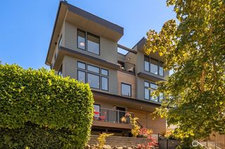 3240 32nd Avenue W, Seattle, WA 98199