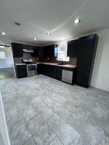 1156 Deerwood, Canyon Lake, TX 78133