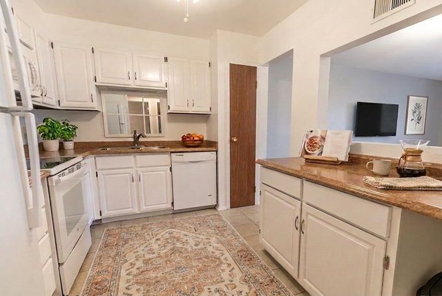 1717 W Crystal Lane 603, Mount Prospect, IL 60056