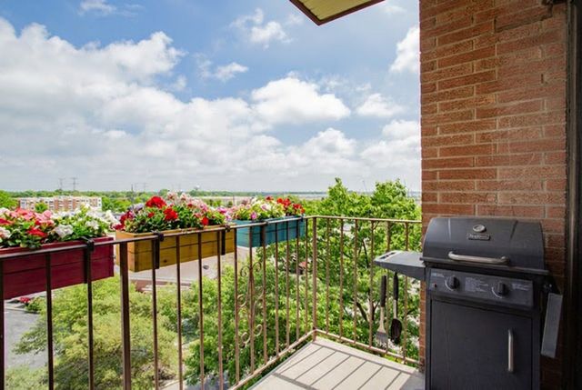 1717 W Crystal Lane 603, Mount Prospect, IL 60056