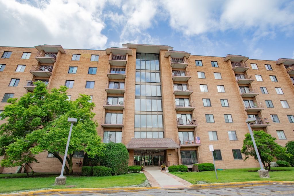 1717 W Crystal Lane 603, Mount Prospect, IL 60056