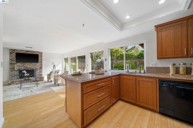 5534 Blackbird Dr, Pleasanton, CA 94566