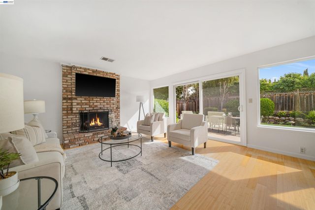 5534 Blackbird Dr, Pleasanton, CA 94566