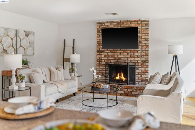 5534 Blackbird Dr, Pleasanton, CA 94566