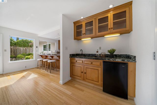 5534 Blackbird Dr, Pleasanton, CA 94566